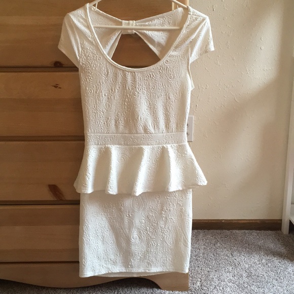 Charlotte Russe Dresses & Skirts - Junior’s white peplum dress